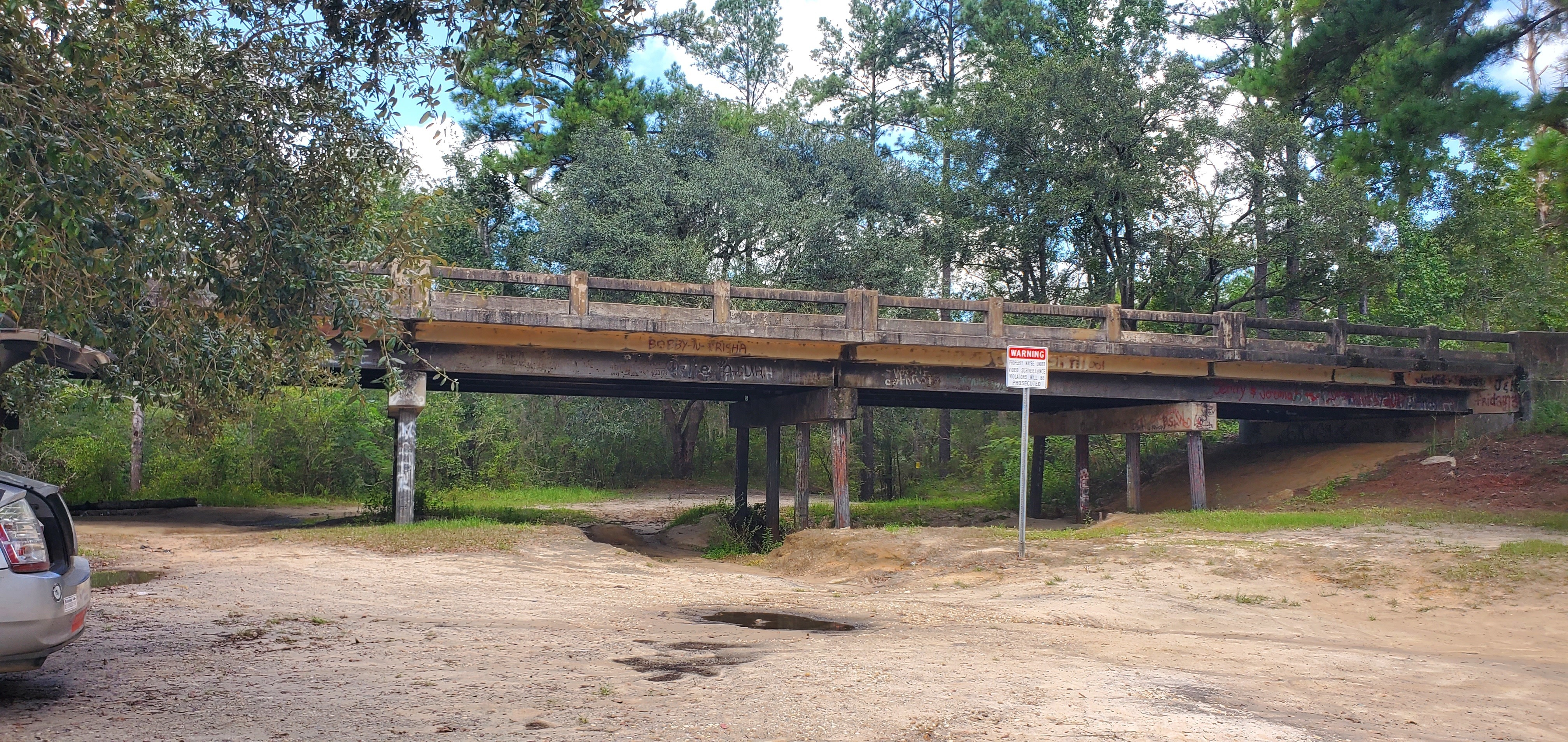 Video surveillance sign by bridge