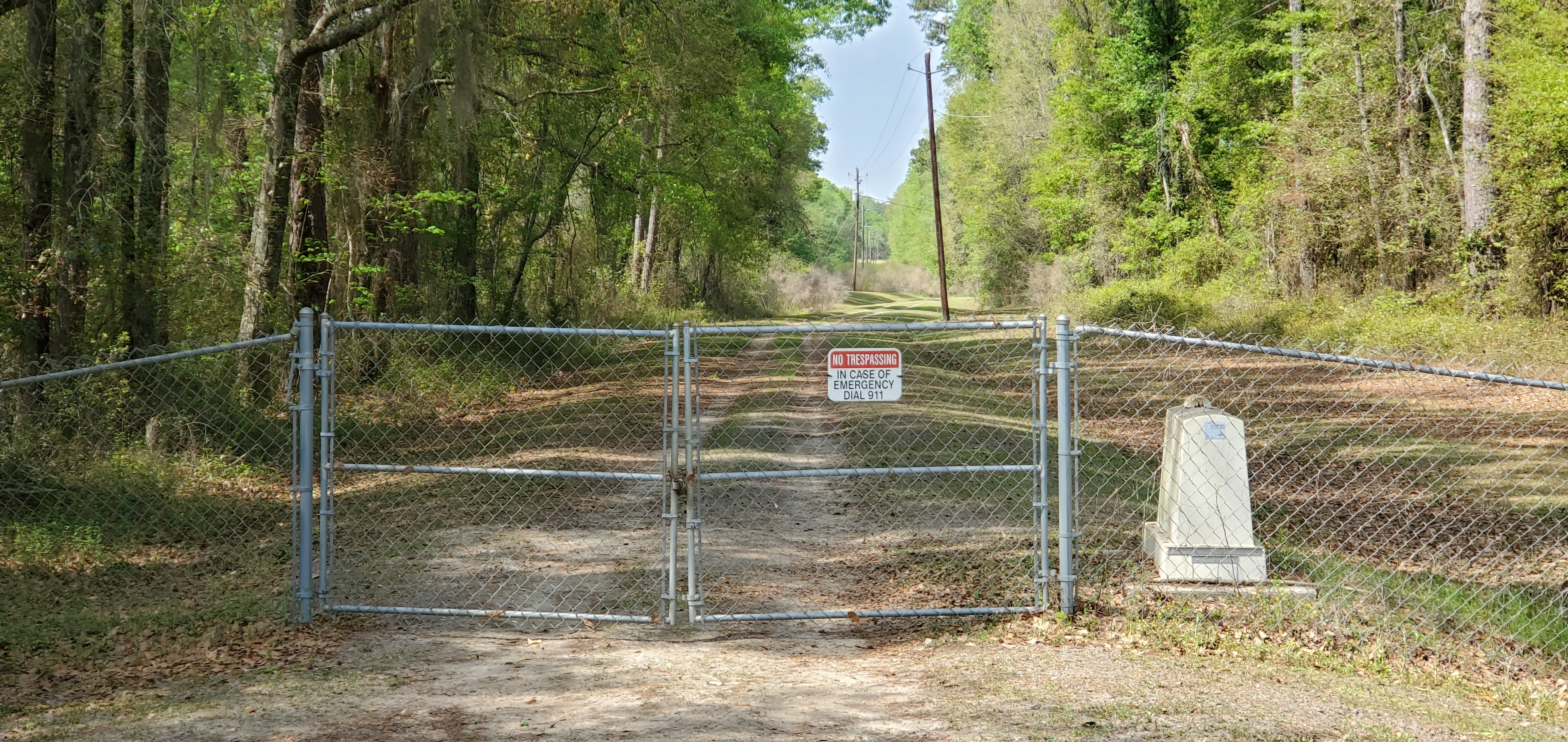 Entrance across Park Street from Johnson Street, 12:19:45, 31.0691107, -83.2028225