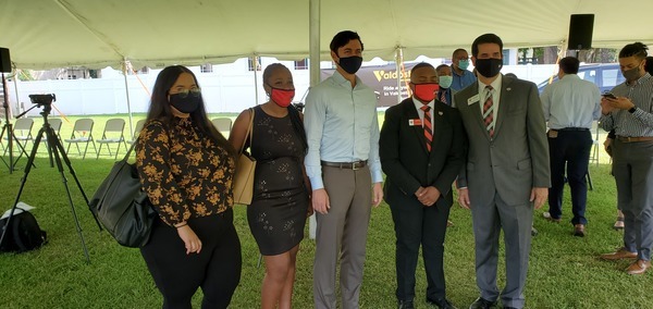 VSU students, Sen. Ossoff, student body president, Pres. Carvajal