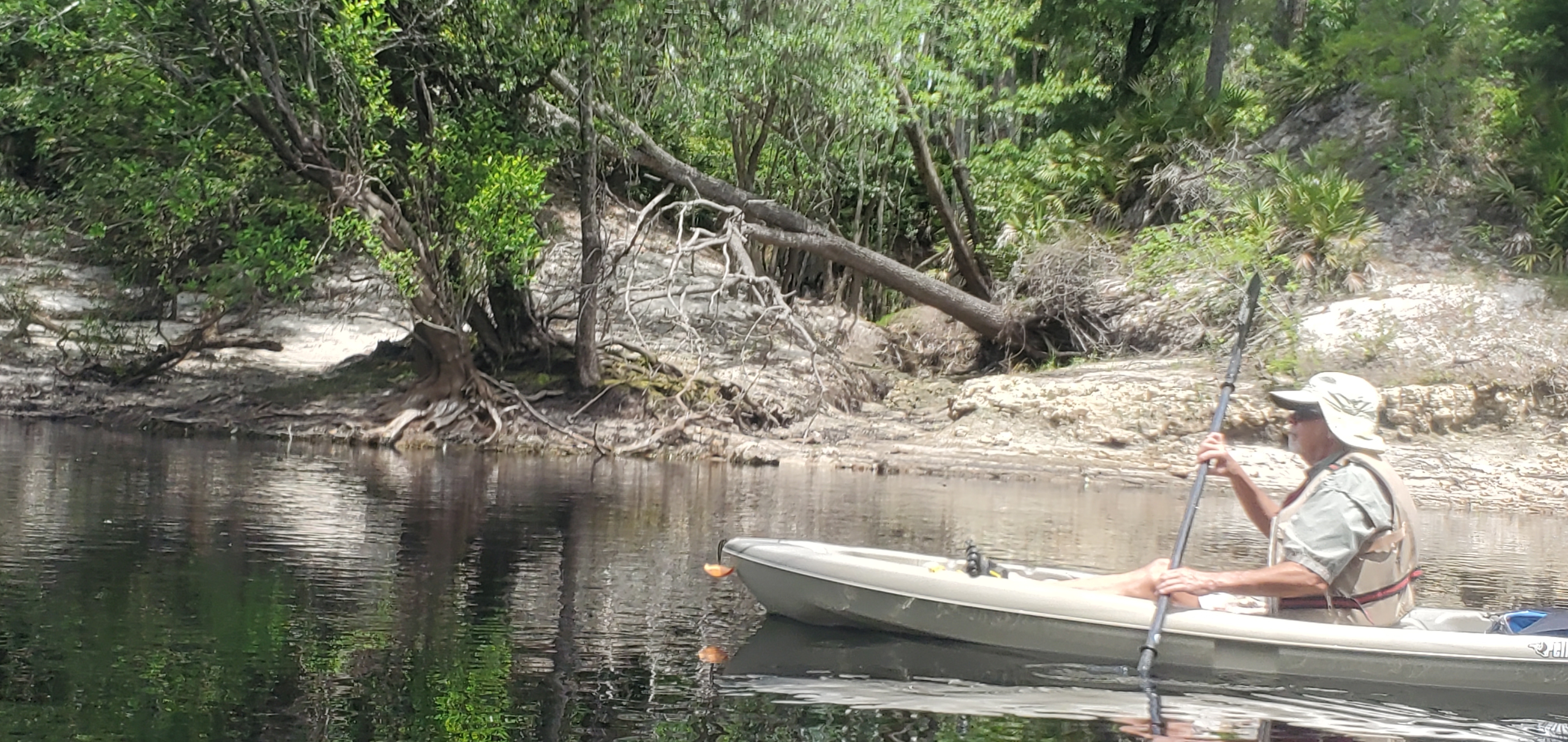 Right bank runoff, 12:33:16, 30.3336860, -82.7004280