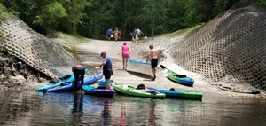 [Boats up Sasser Landing, 13:02:25, 30.6010320, -83.0736100]