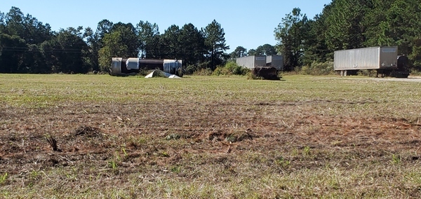 [Parked truck trailers, Tony Drive @ Beaver Ridge Rd., 14:07:03, 31.0632960, -83.1938870]