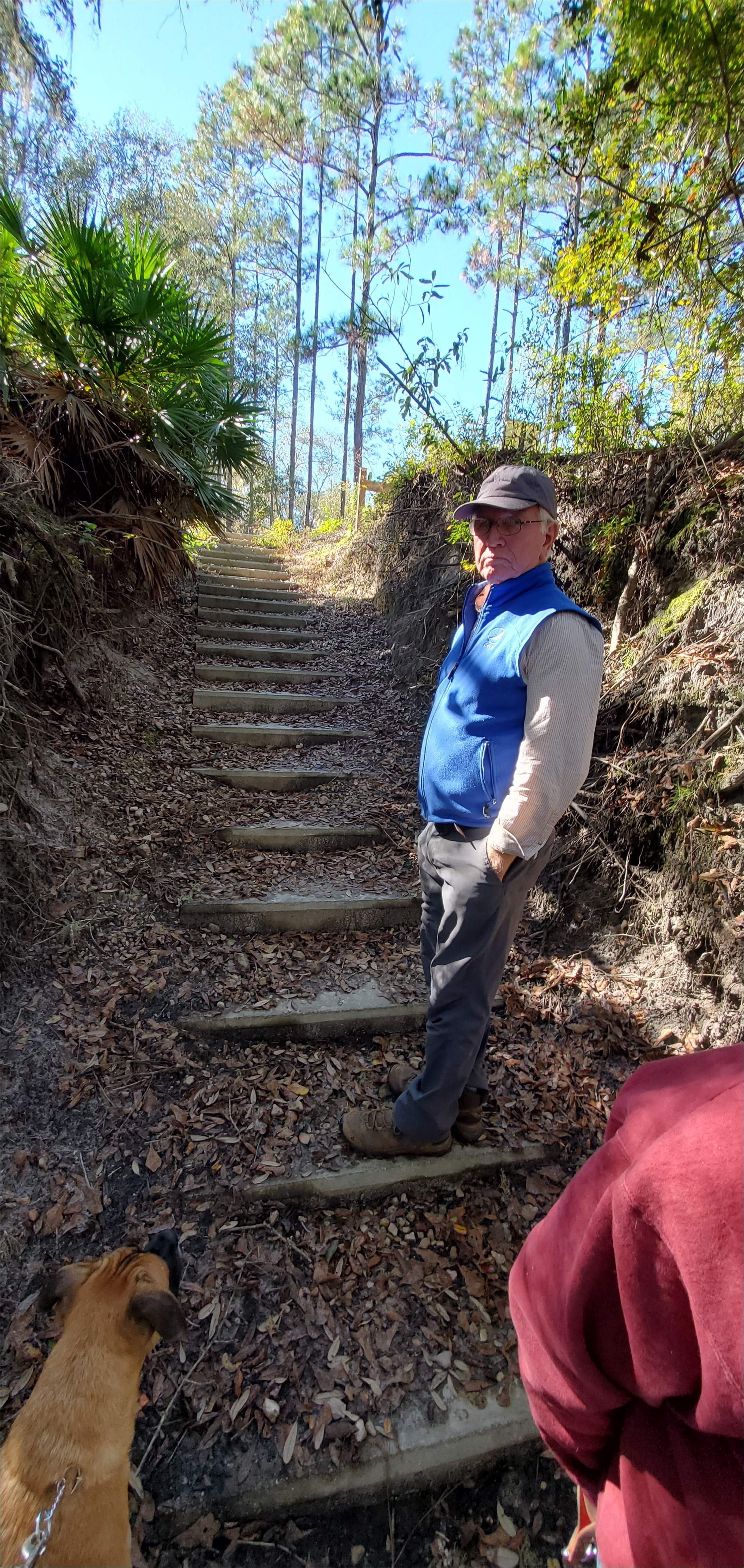 Dennis Price on the steps, 13:59:52, 30.5798772, -83.0391141