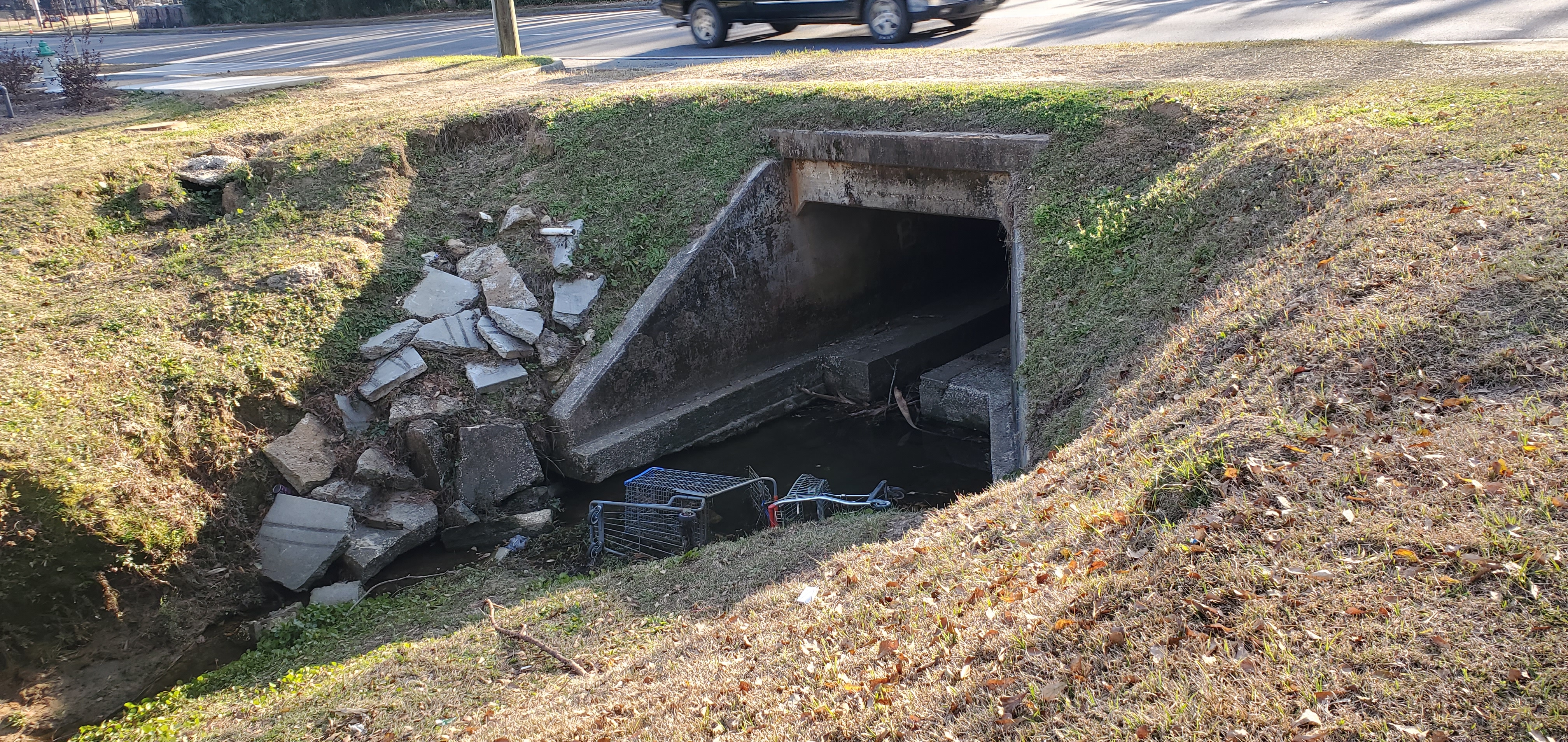 Shopping buggies upstream, culvert, 16:26:09, 30.8672019, -83.2863015