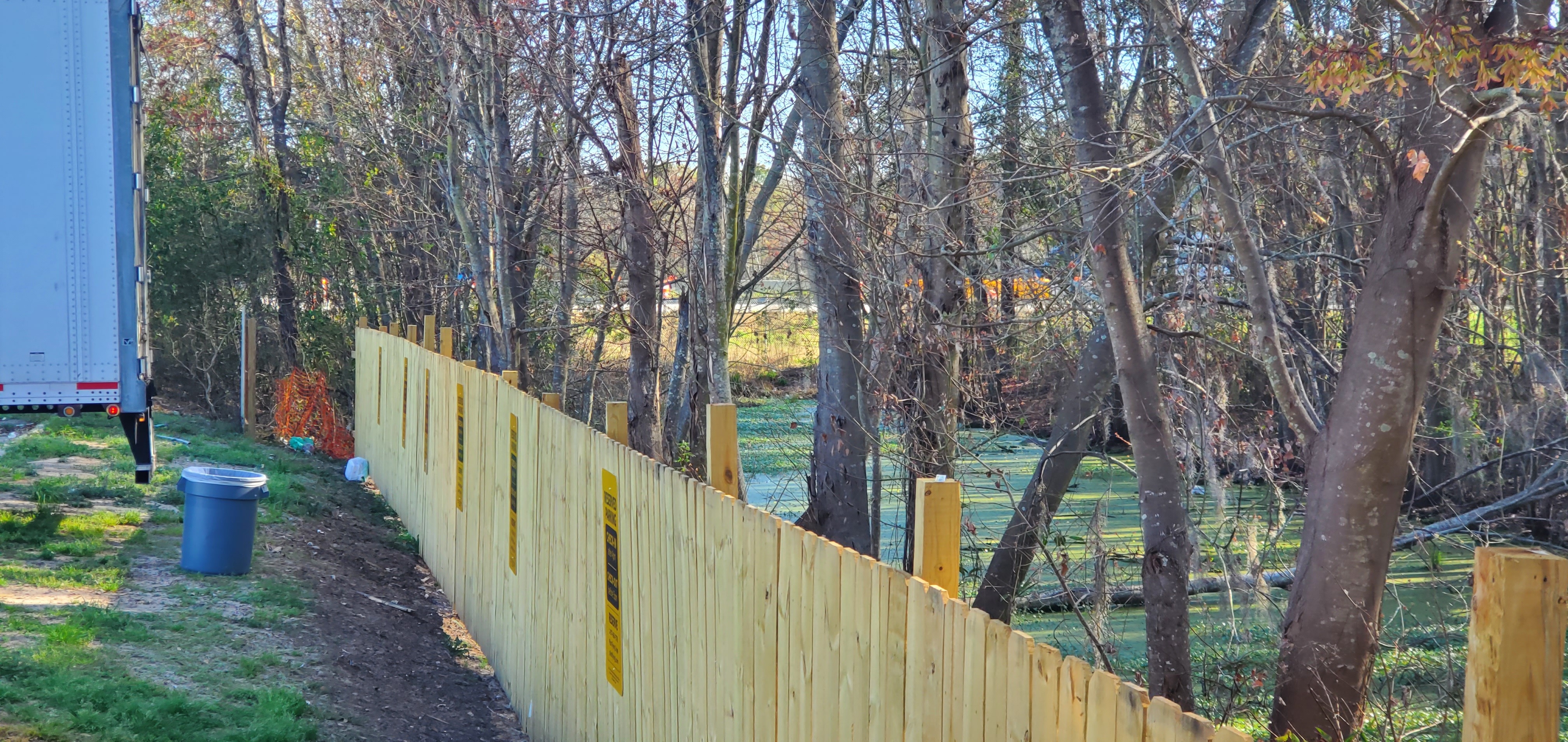 Nice fence, not enough of it, 09:31:37, 30.6406656, -83.1885083