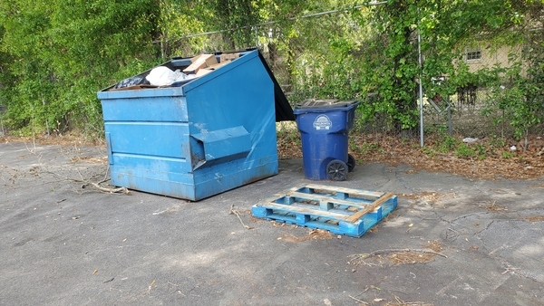 [Trash can and dumpster, 10:27:12, 30.8552360, -83.2651410]