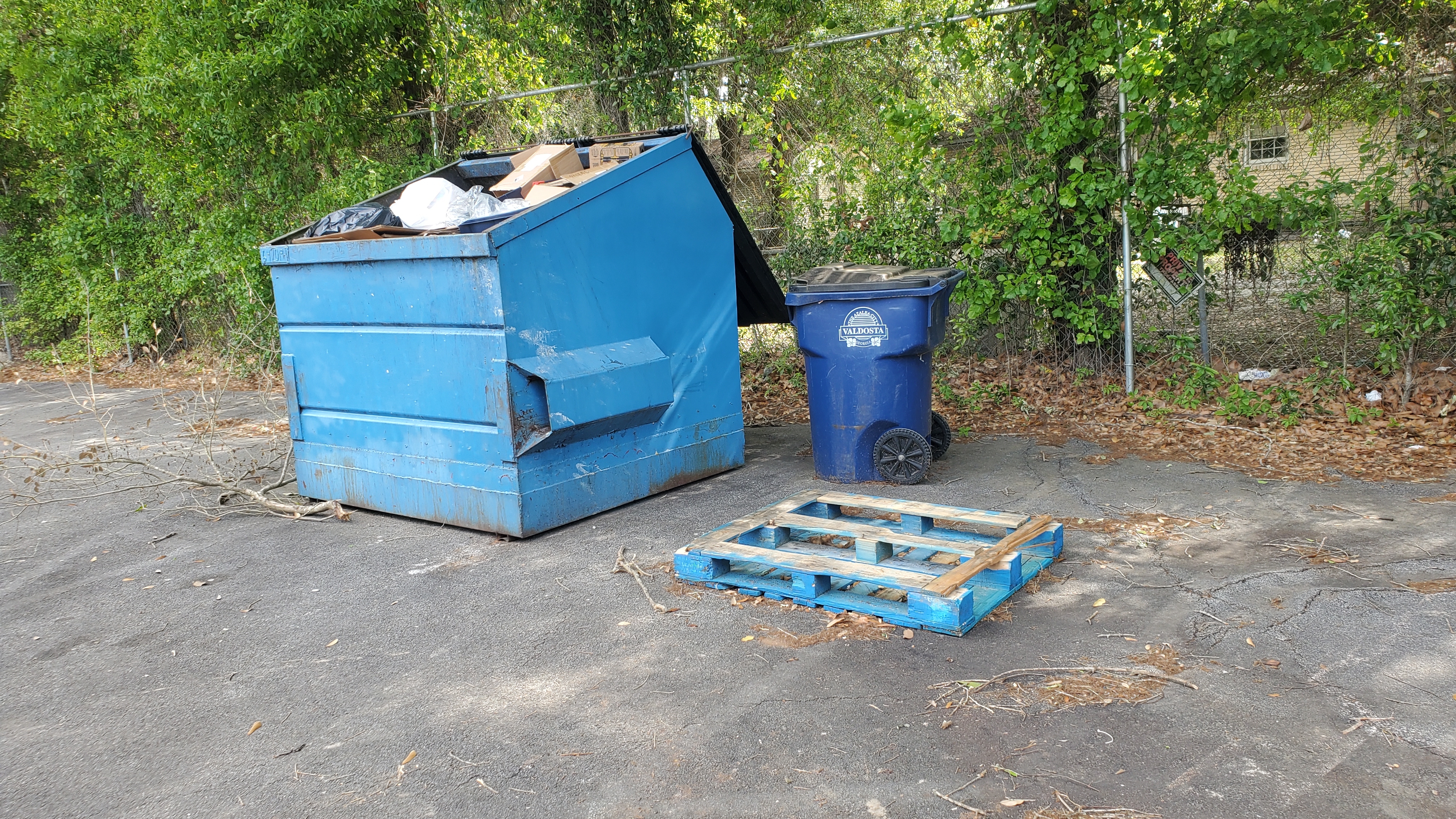 Trash can and dumpster, 10:27:12, 30.8552360, -83.2651410