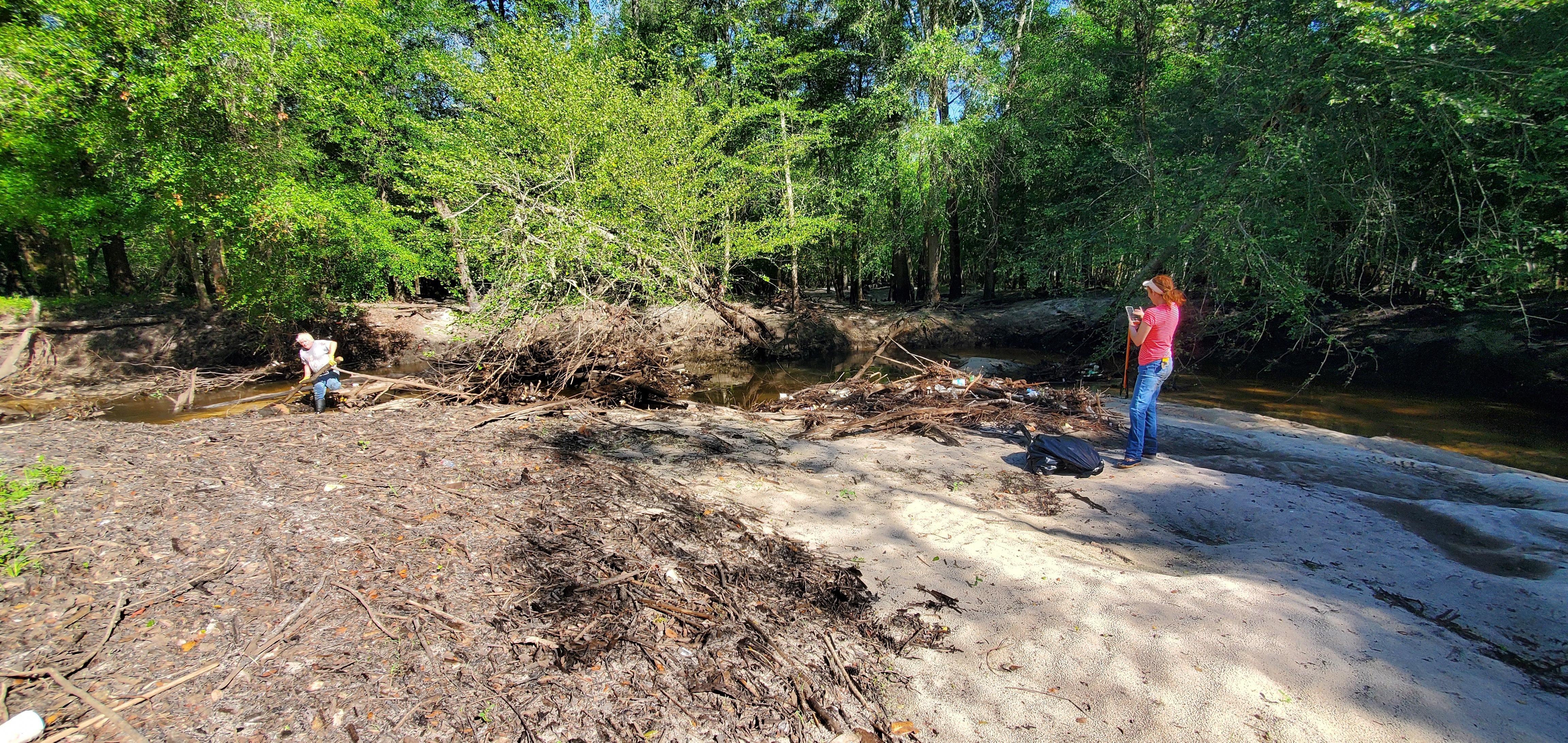 Phil Hubbard and Sharon Ross with trash and logjam, 09:53:46, 30.8641066, -83.3200653