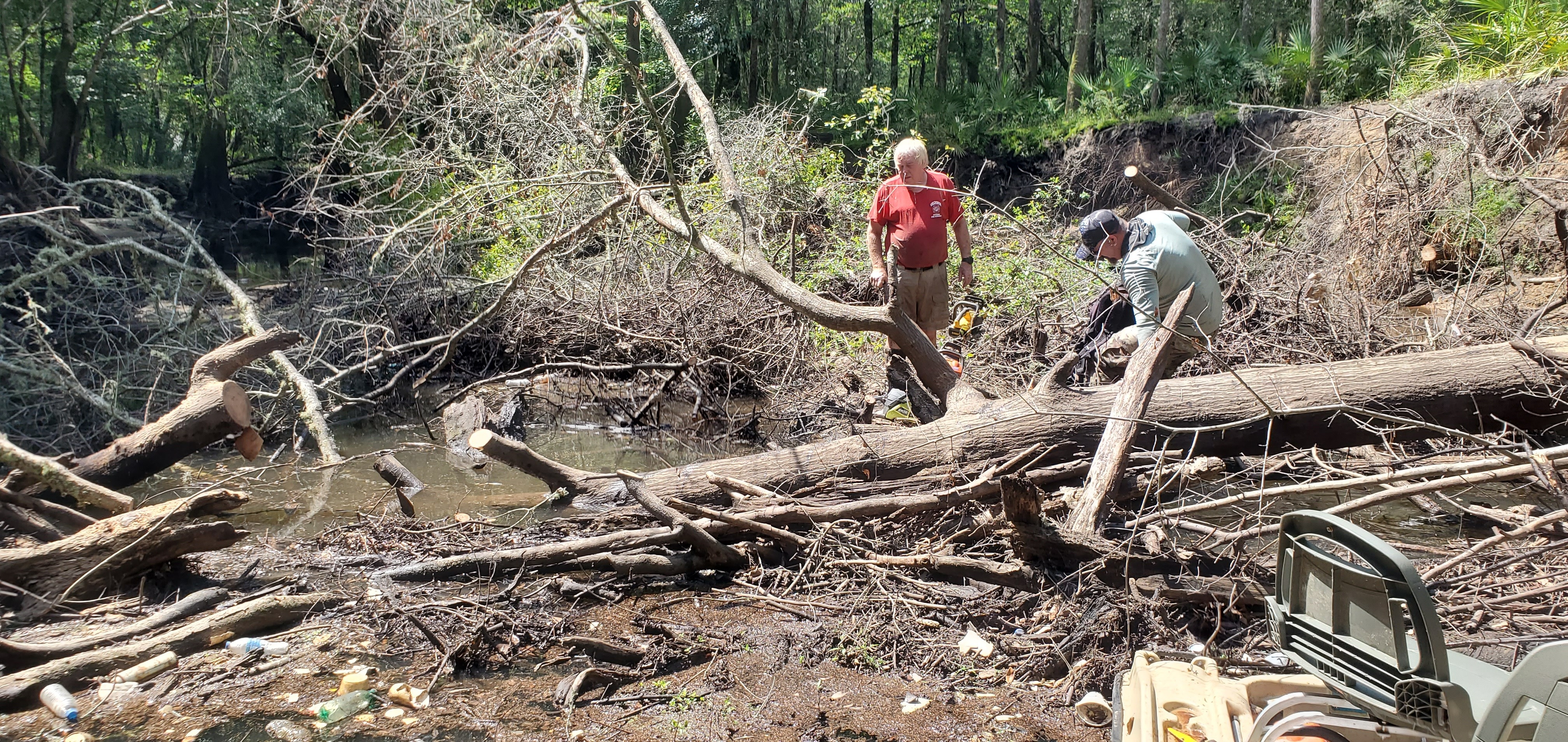 Bobby McKenzie chainsawing, 11:23:09, 30.8629801, -83.3233339