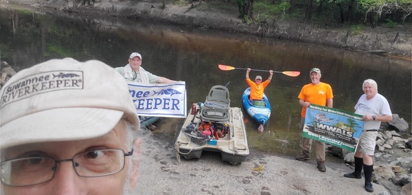 [Banners with Suwannee Riverkeeper John S. Quarterman, Phil Royce, Russell Allen McBride, Jesse Cole, Phil Hubbard, 09:30:17, 30.8514382, -83.3476020]