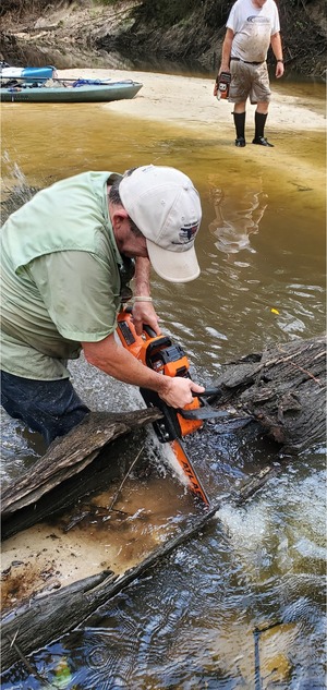 [Phil Royce and his electric chainsaw, 11:28:18, 30.8457778, -83.3471945]