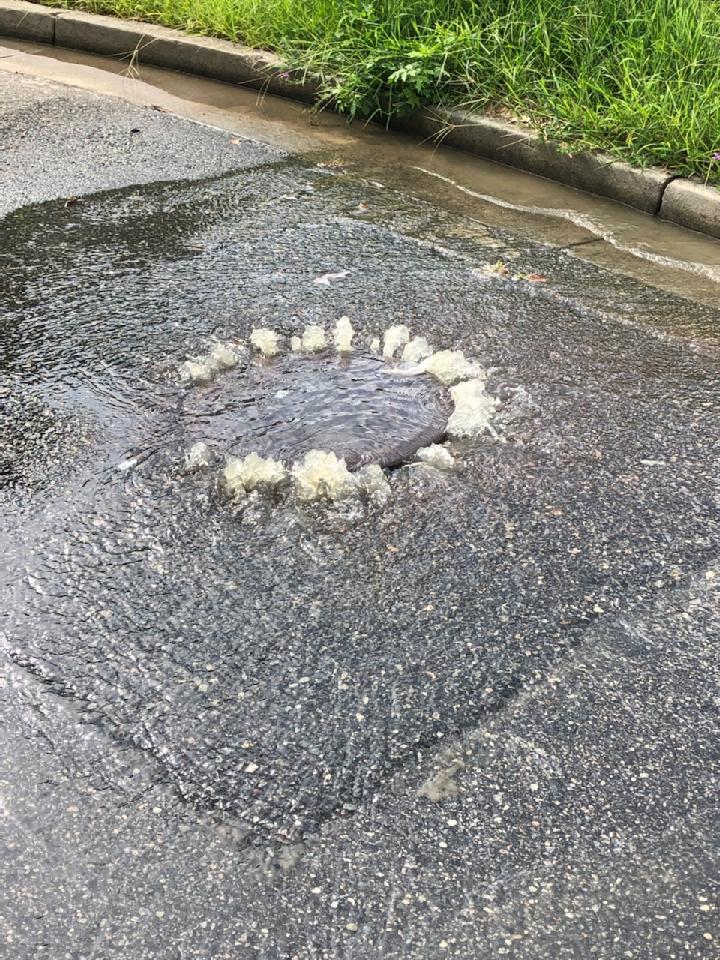 Sewage-erupting-from-manhole1