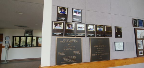 Plaques, Valdosta Water Treatment Plant, 2022:07:17 13:31:51, 30.9142299, -83.2522572