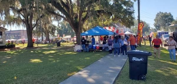 Food vendors, E. Screven St., 11:17:19, 30.7856998, -83.5609019