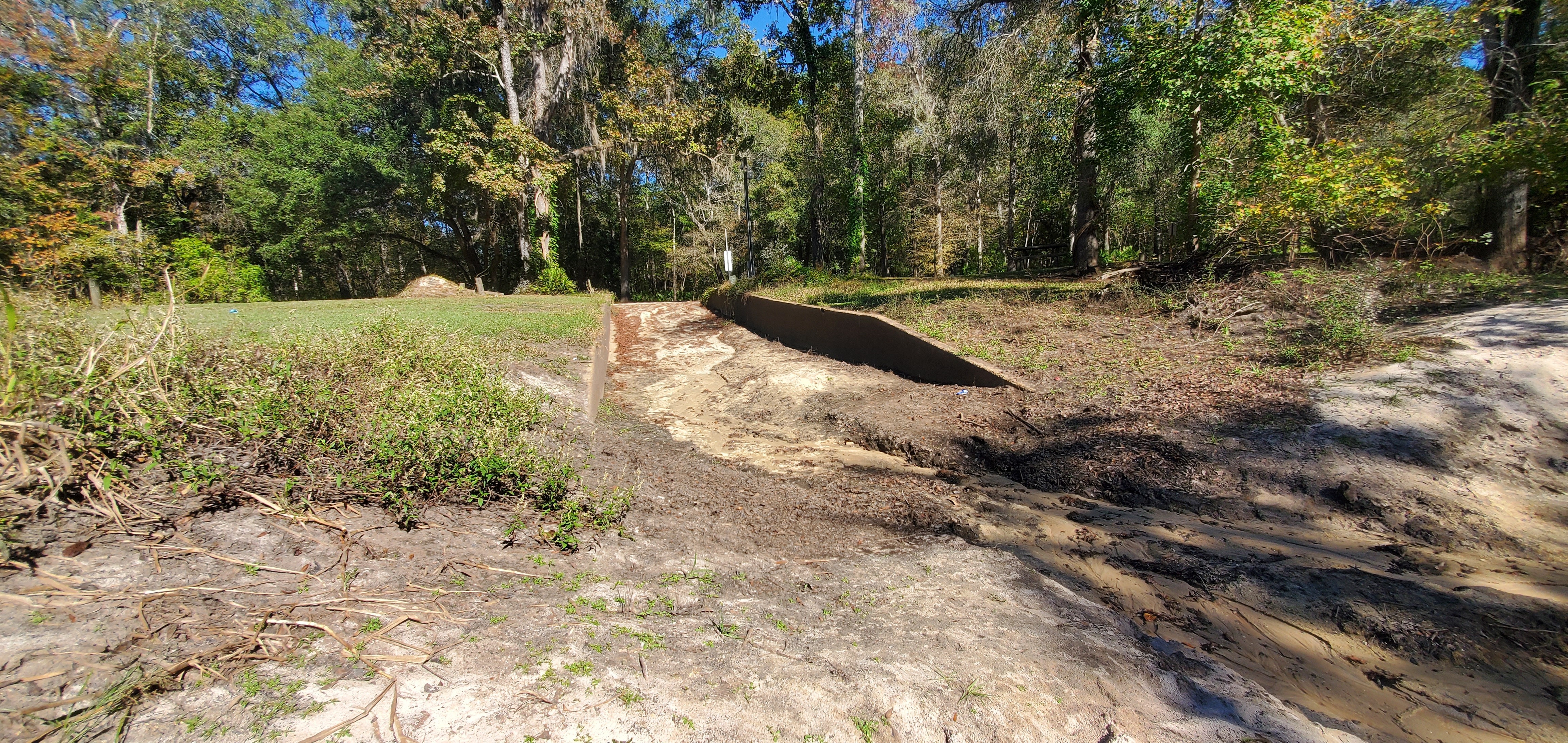 Looking up Langdale Park Boat Ramp, 15:13:55, 30.8875745, -83.3241709