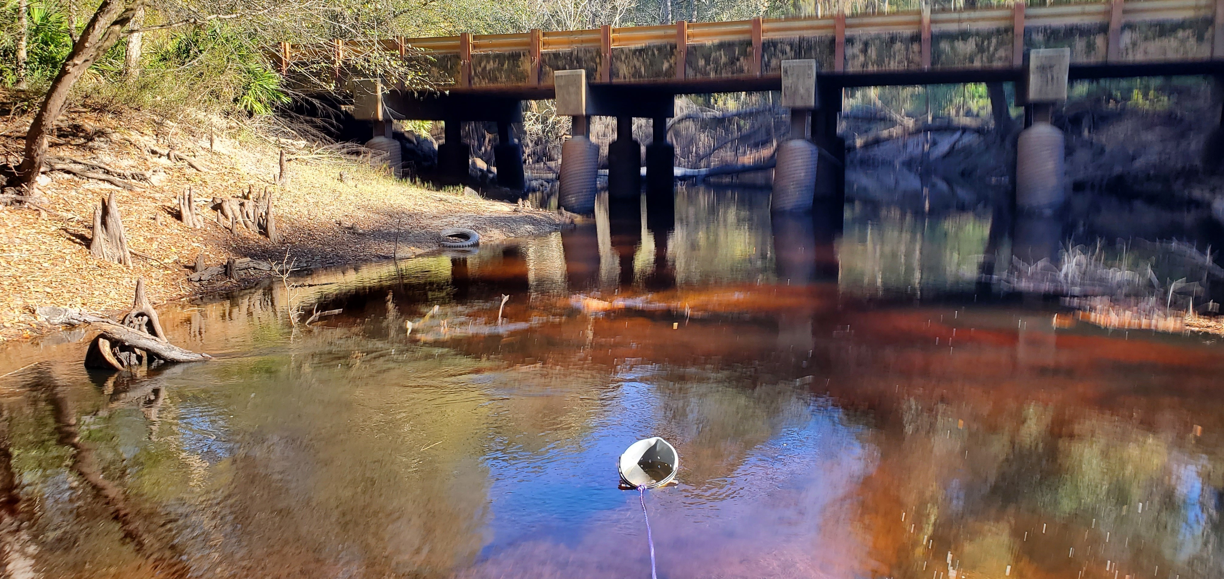 Bucket, Withlacoochee River, 2022-11-13 14:52:13, 30.9814205, -83.2679138