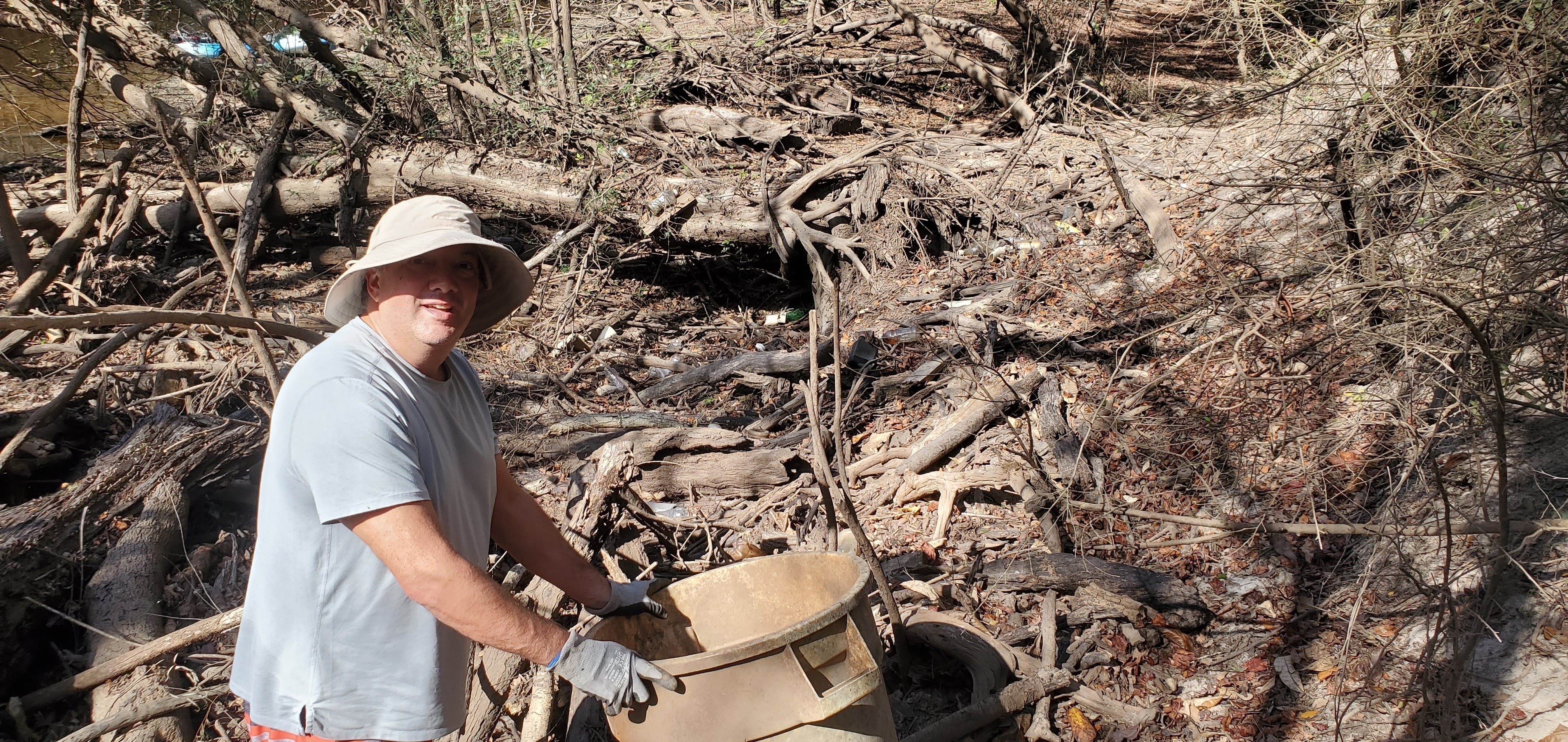 Quen found a trash barrel, 11:39:46, 30.6960555, -83.4486252