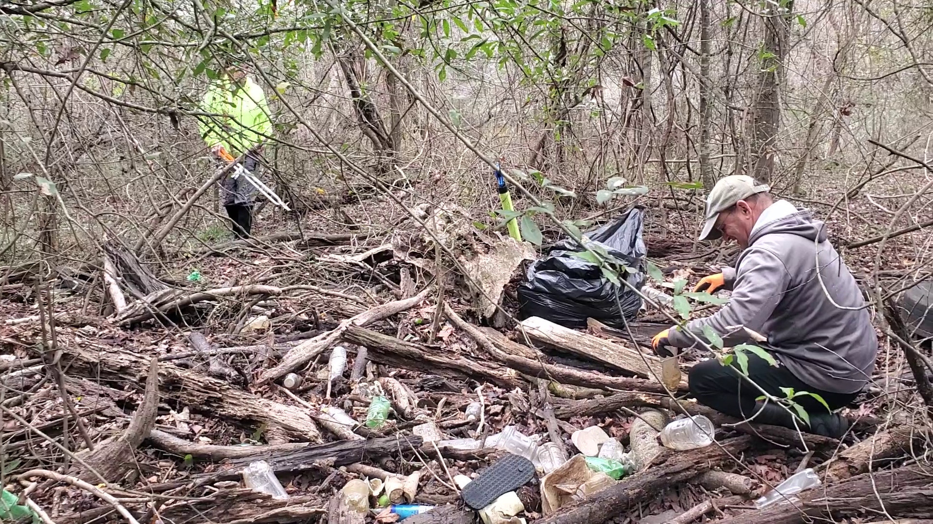 Suzy and Russell at Garrett Road Trash Jam, 30.6898120, -83.4408220