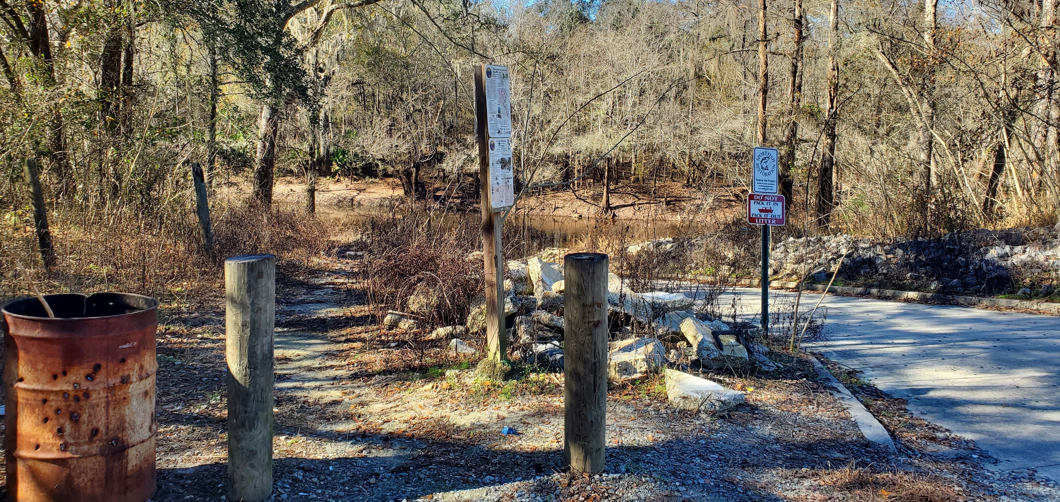 Trash can, signs, Troupville Boat Ramp, Little River, 2023:01:06 13:55:29, 30.8513074, -83.3472345