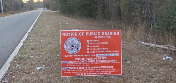 Public Hearing notice sign, 17:21:27, 30.9600595, -83.4554060