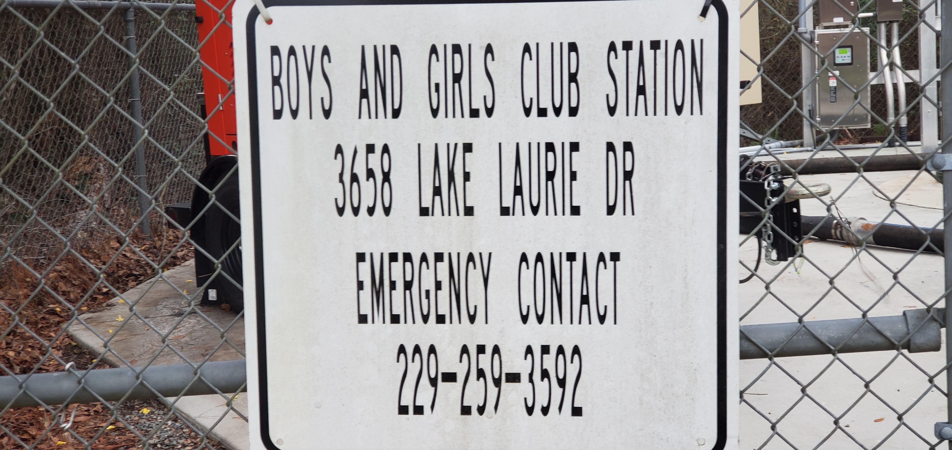 Sign: Boys and Girls Club Lift Station, 2023:02:12 17:40:12, 30.8975867, -83.2799718