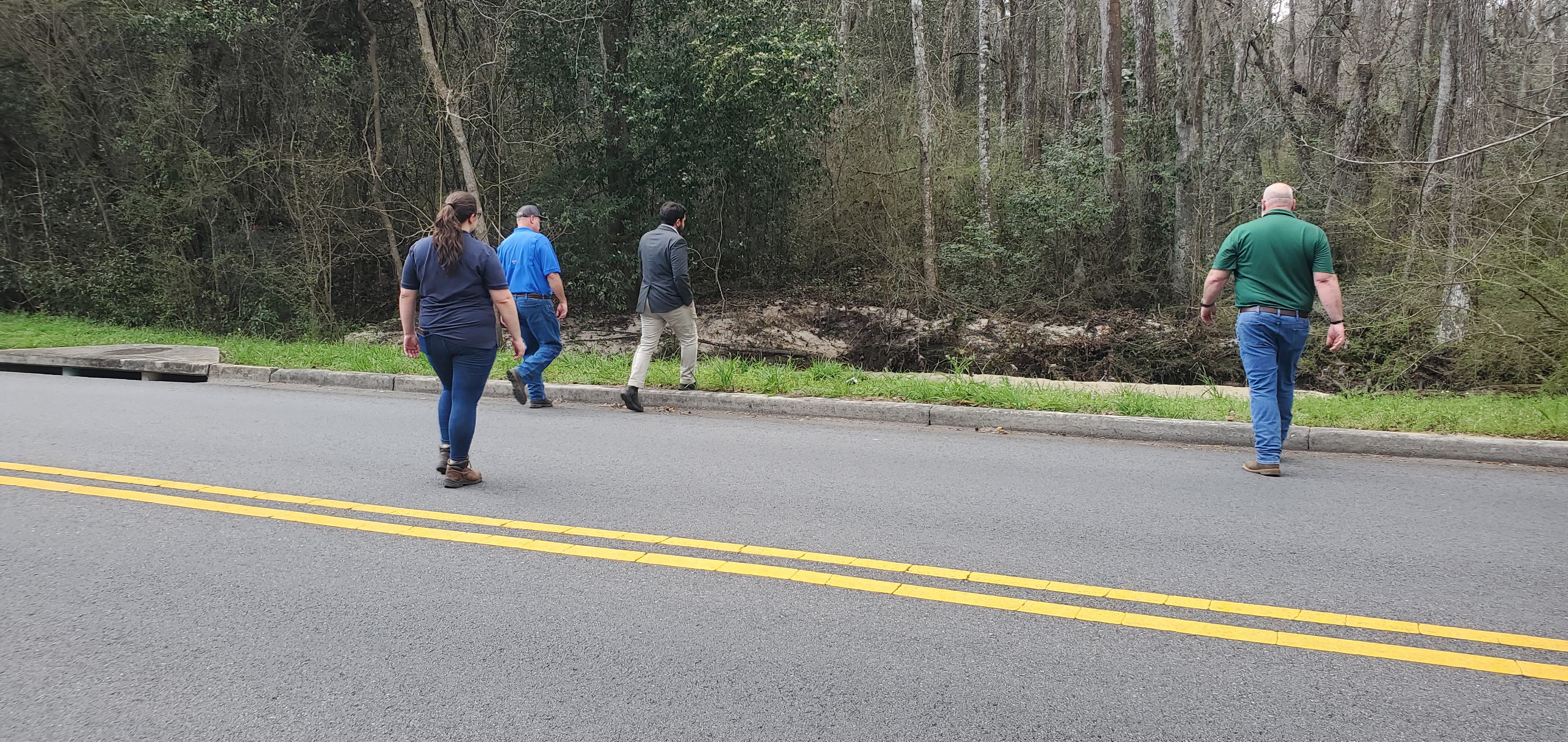 Valdosta City Engineer Ben O'Dowd leads three GA-DNR to Two Mile Branch at Berkley Drive, 14:30:56, 30.8633106, -83.3018873