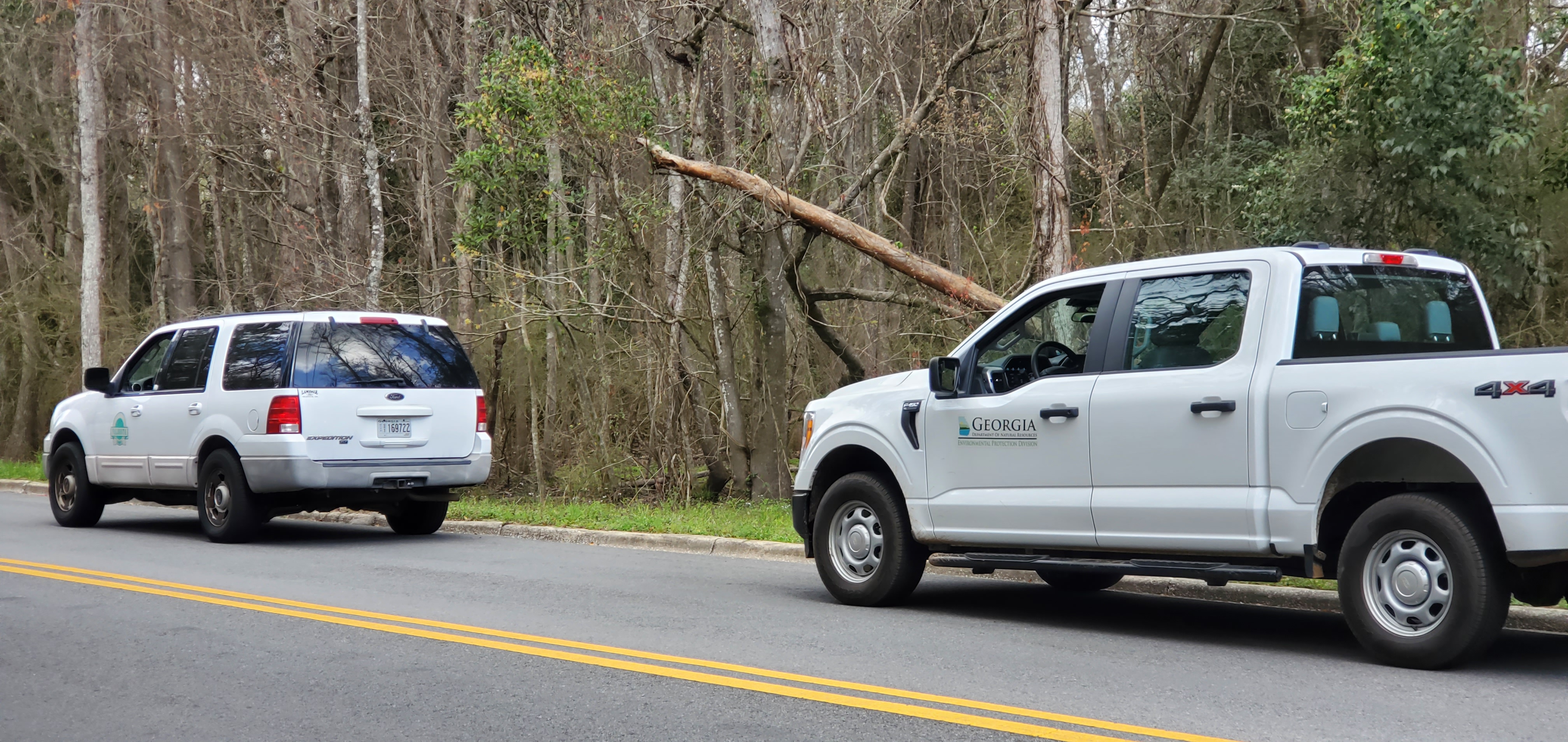 Valdosta and GA-DNR trucks on Berkley Drive, 14:31:16, 30.8633106, -83.3018873