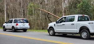 [Valdosta and GA-DNR trucks on Berkley Drive, 14:31:16, 30.8633106, -83.3018873]