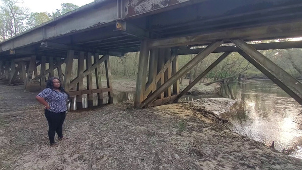 Malia Thomas, VDT reporter, Withlacoochee River at NSRR Bridge, 30.8623806, -83.3187058