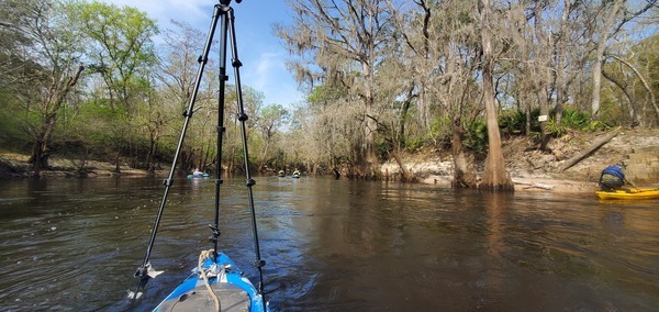 [Paddlers continuing downstream, 11:10:38, 30.8377511, -83.3697465]