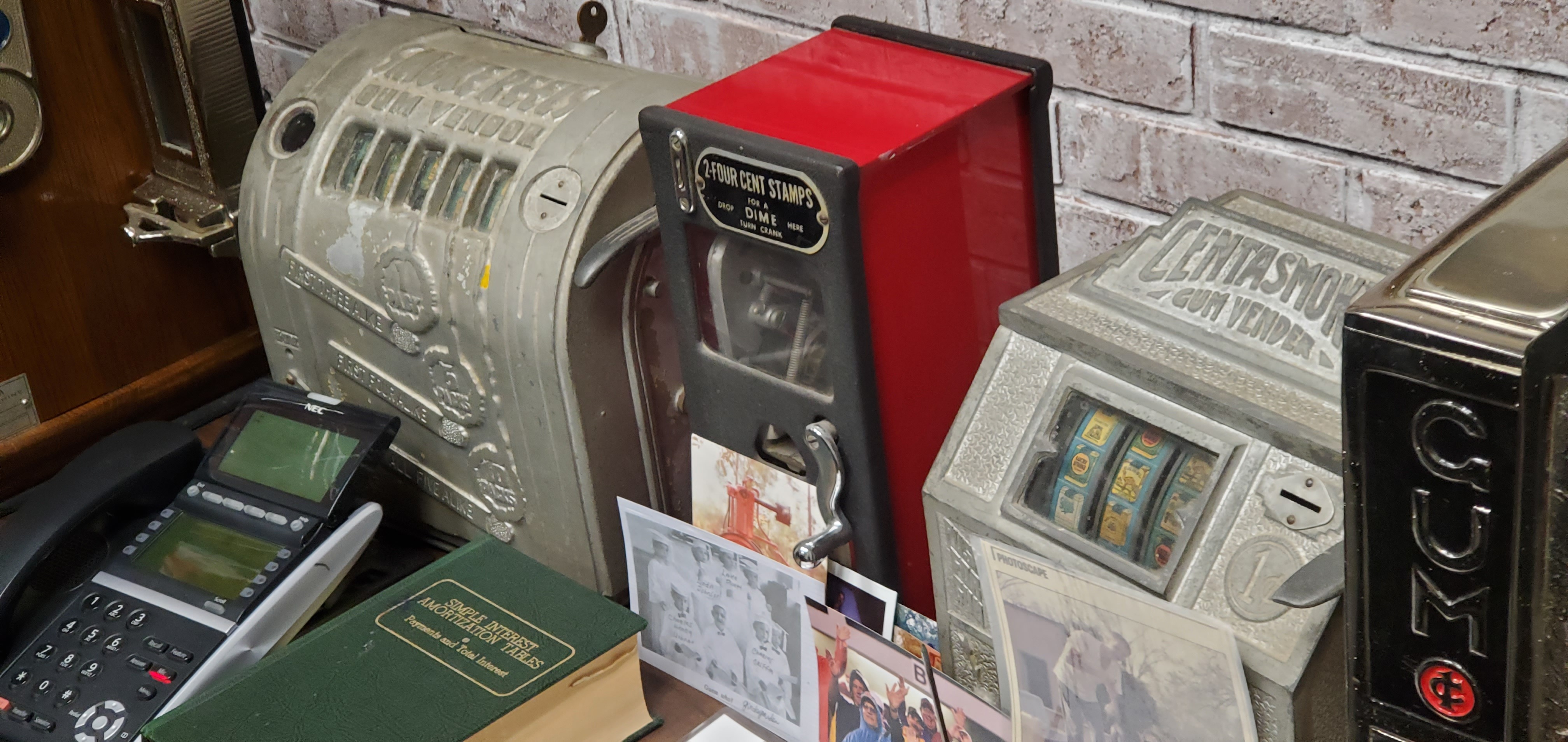 Gum vendor machines from Hahira