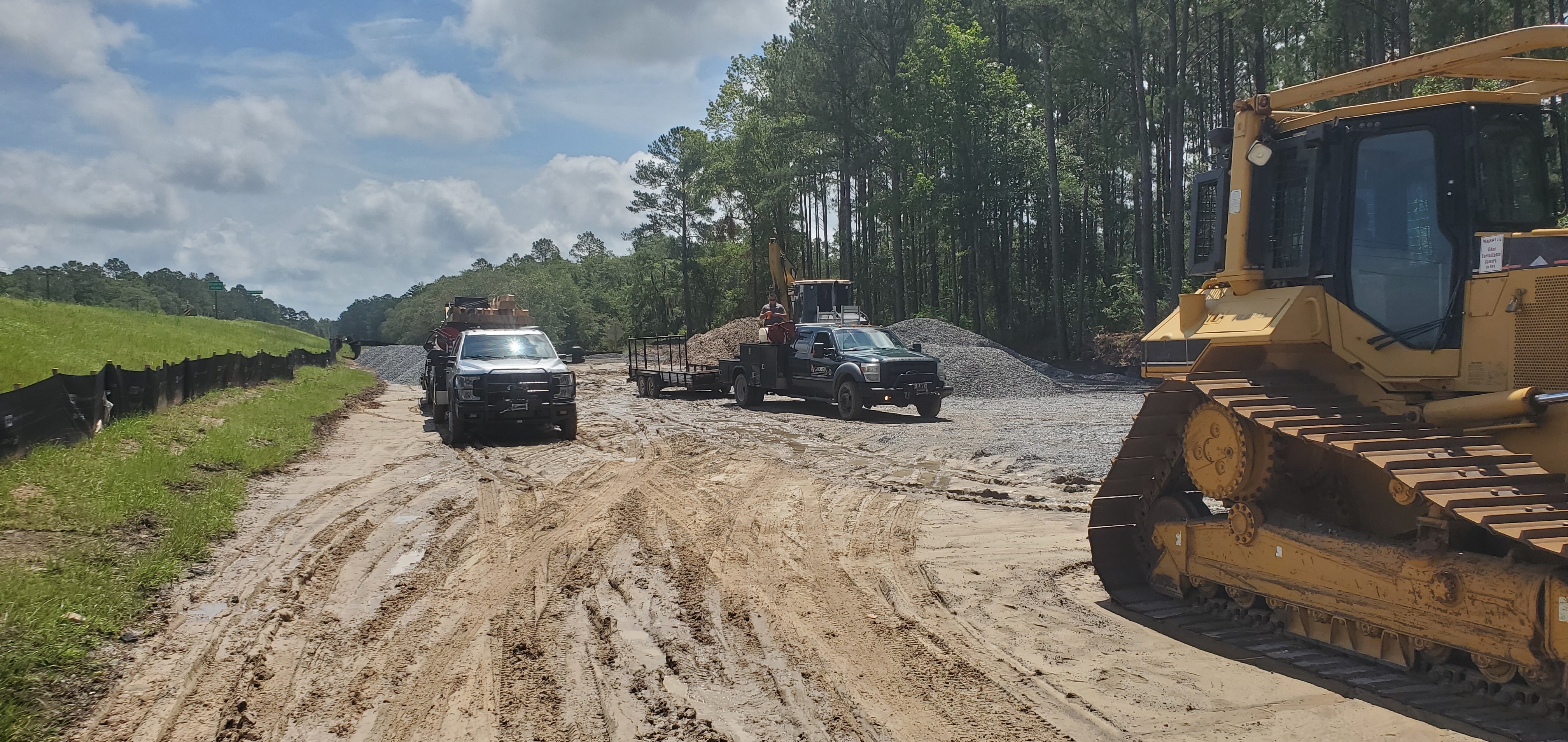 GA-DNR equipment on access road to Lakeland Boat Ramp 2023-06-20