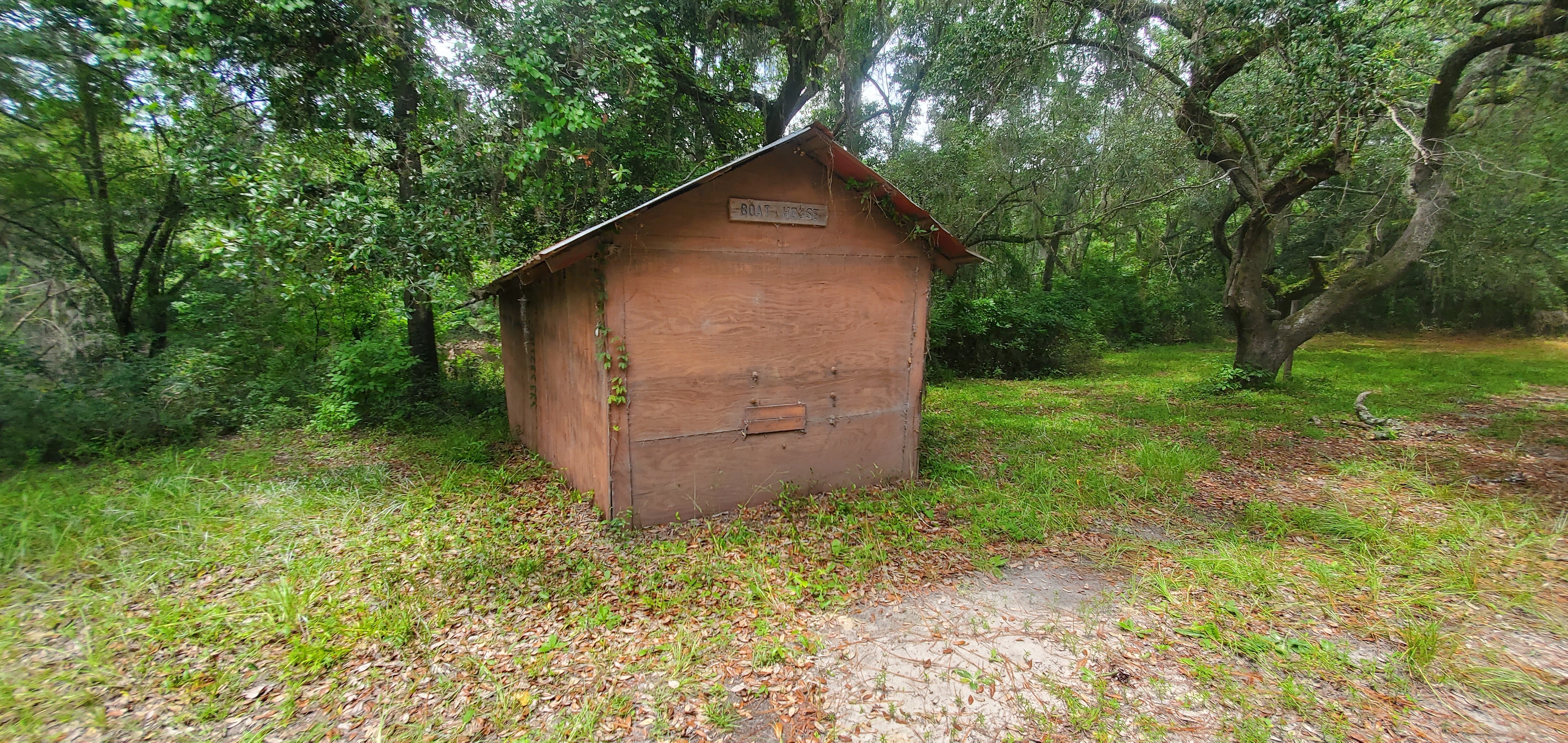 Boat house, 13:09:22, 30.5455177, -83.2504072