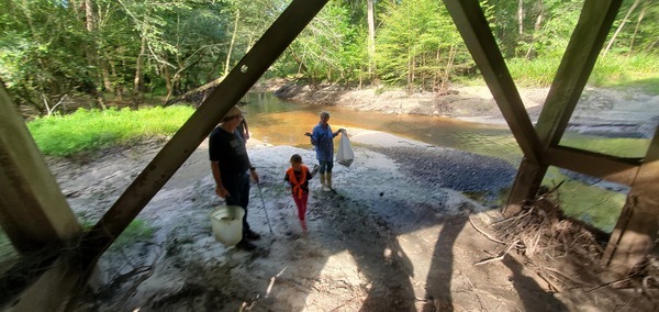 Trash under the trestle, 09:38:56, 30.8633187, -83.3214018