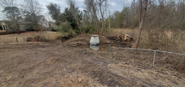 [Raised manhole, Pebblewood Drive detention pond, 12:45:53, 30.8754372, -83.3141052]