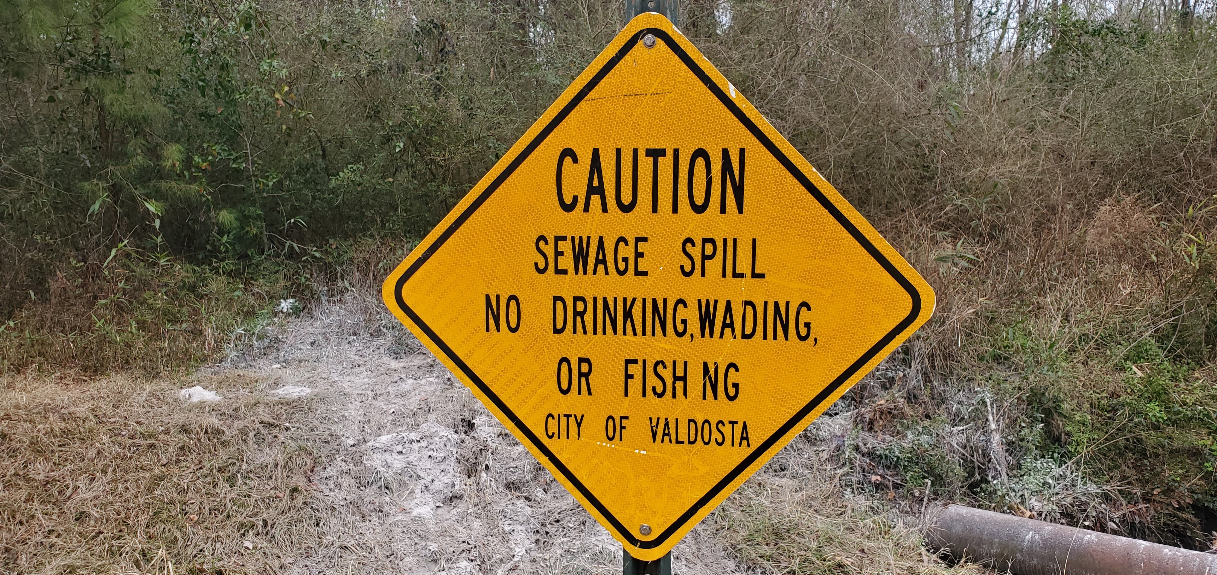 Valdosta sewage spill sign, 215 Knob Hill Road, 12:19:43, 30.8767673, -83.3132495