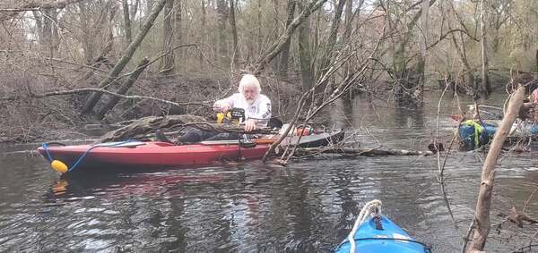 Movie: Phil Hubbard and his electric chainsaw, 30.8873556, -83.3240566 (106M)