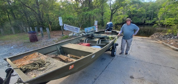 [Shawn with the WWALS jon boat at Troupville Boat Ramp, 17:14:58, 30.8513598, -83.3473140]