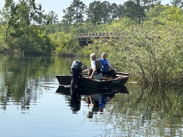 FWS photographer Renee Bodine with Suwannee Riverkeeper --Shirley Kokidko, 10:40:58, 30.6820444, -82.5603556