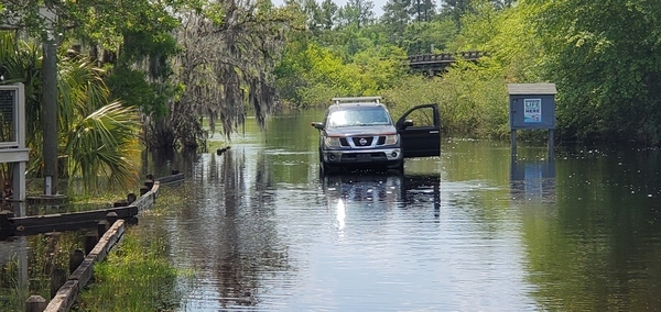 [Next boat going in, 12:21:40, 30.6824930, -82.5605870]