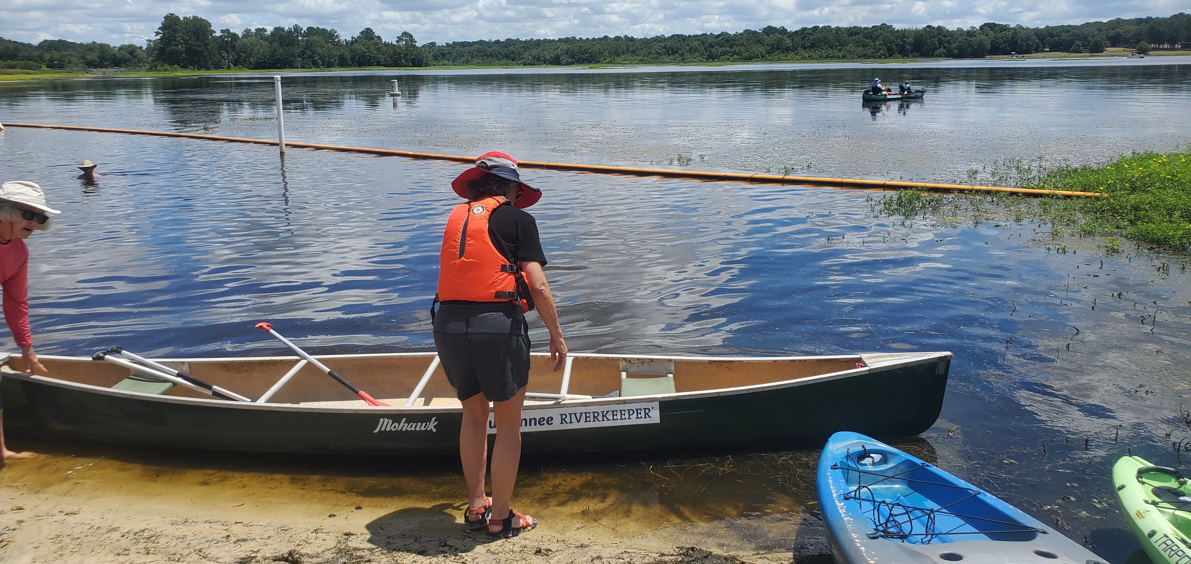 Shirley and Rindy preparing the Mohawk canoe, 12:29:19