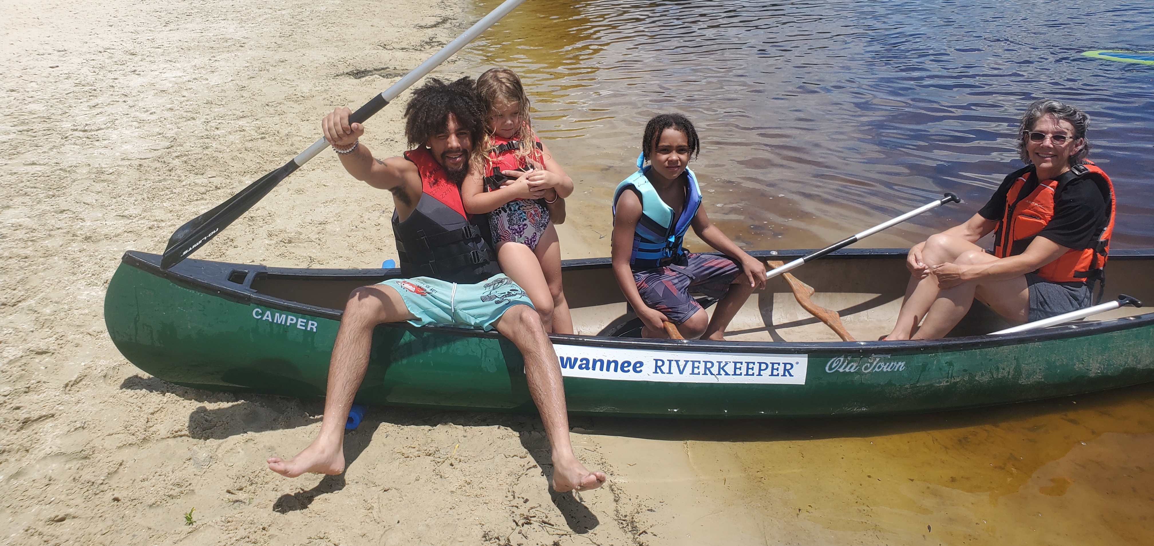 Happy paddlers posing, 12:47:45