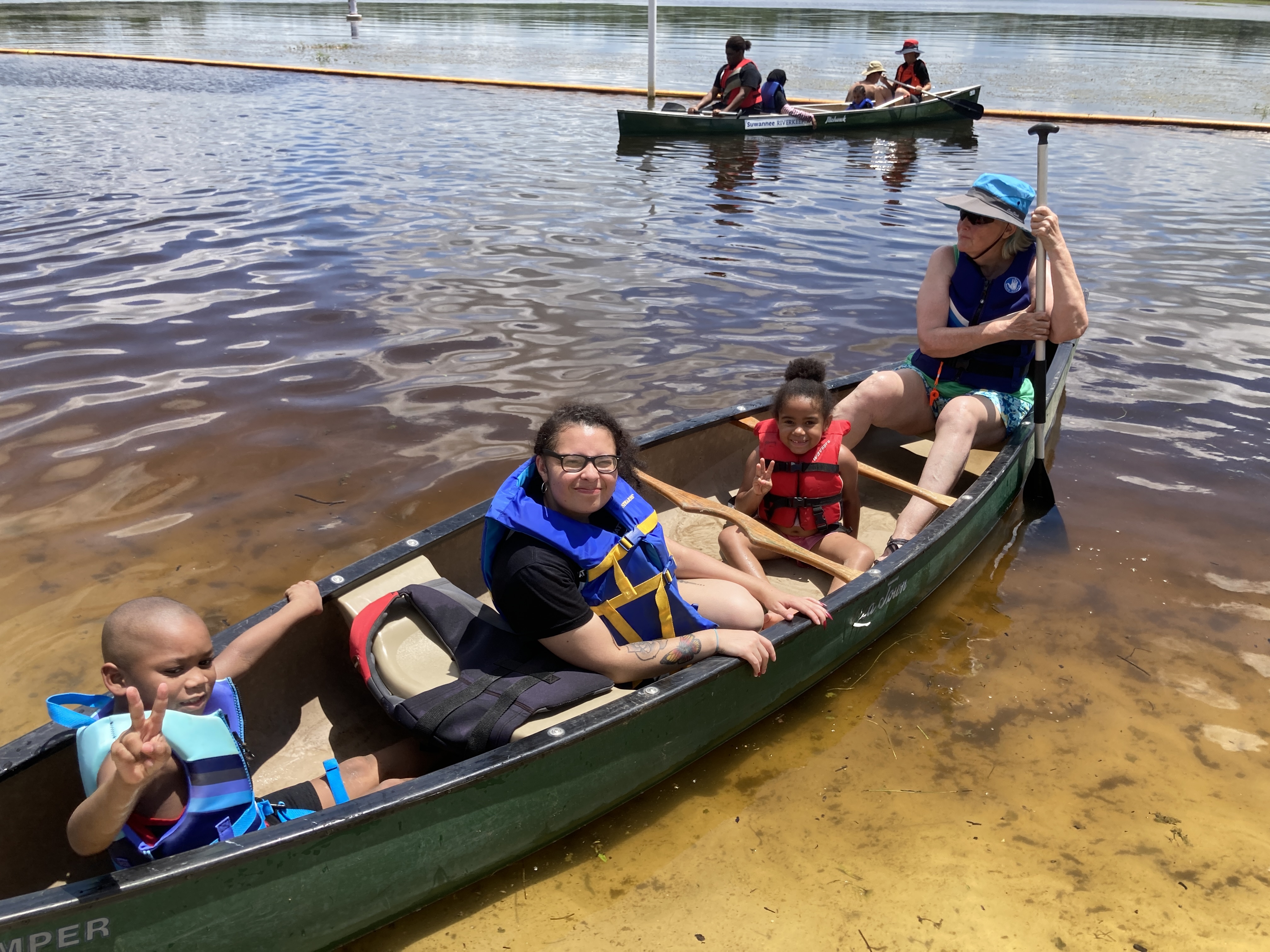 Satisfied boaters, 12:32:08 --Gretchen Quarterman