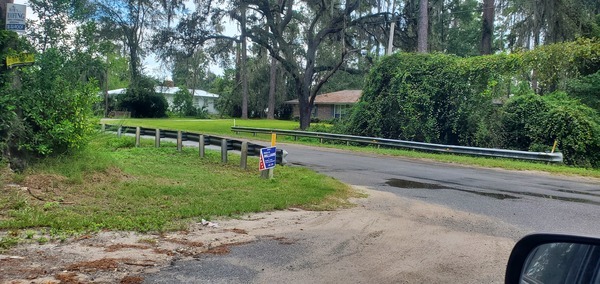 [Creek crossing SW 5th Ave. SW in Jasper, FL, 14:36:23, 30.5121392, -82.9514817]