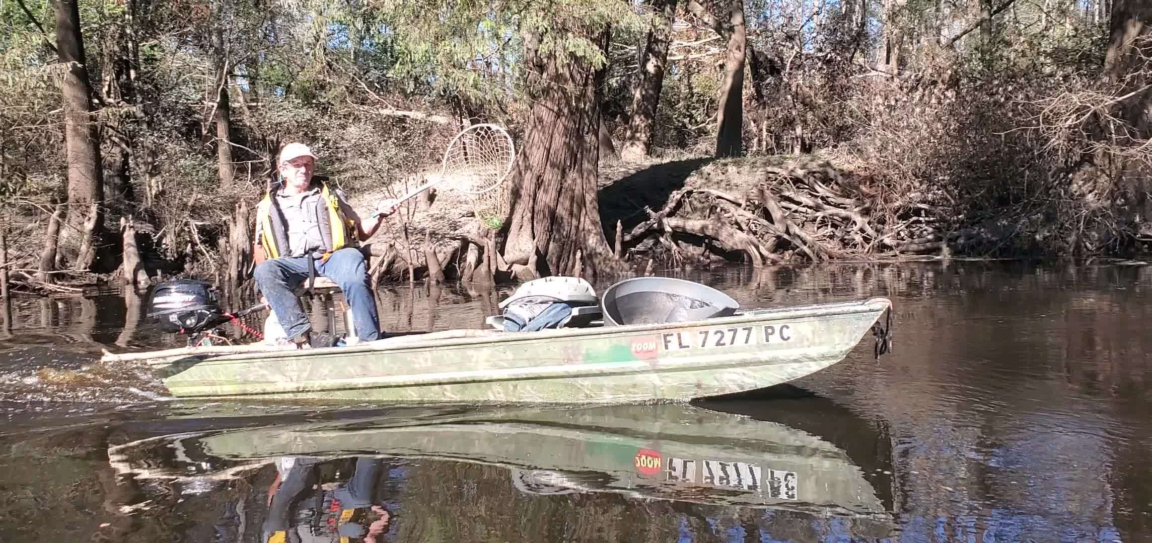 Movie: Phil Royce netted a green bottle out of the Withlacoochee River, 14:07:05, 30.8401584, -83.3732726 (13M)