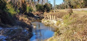 [Bank shoring sagging under power pole, Sugar Creek 2024-12-12, 13:13:26, 30.8483673, -83.3135081]