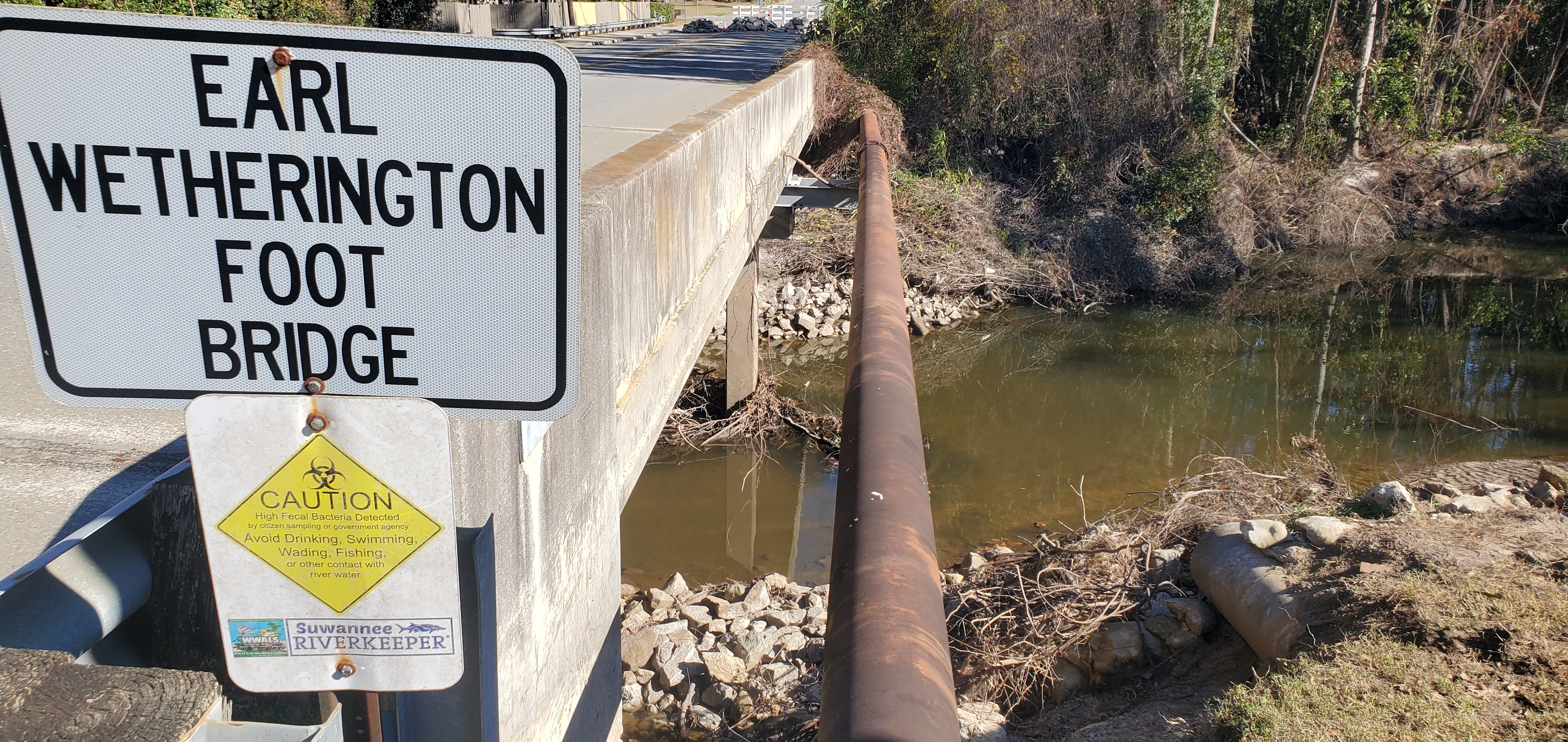 WWALS warning sign, Gornto Road Bridge, Sugar Creek, 2025:01:02 13:51:11, 30.8596618, -83.3173416