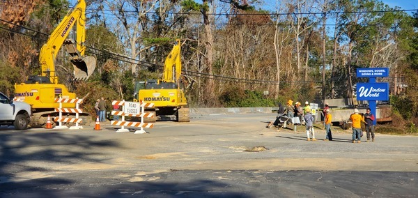 [Road work, Gornto Road, w. WWALS warning sign below bridge sign, 2025:01:07 15:41:18, 30.8596227, -83.3178064]