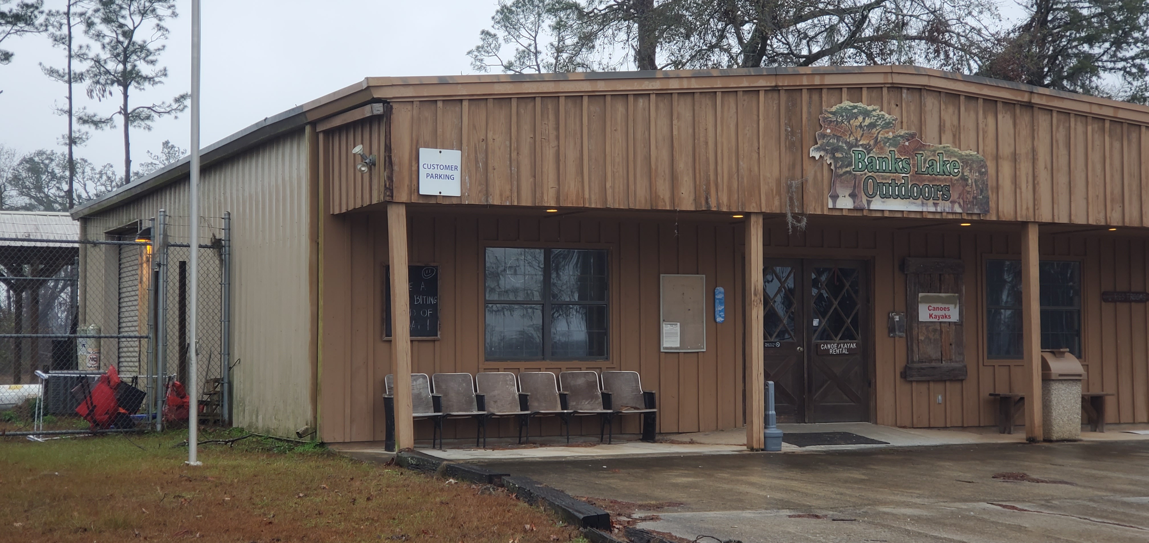 Banks Lake Outdoors still closed