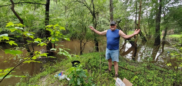 [Dr. Tom Potter, WWALS Science Committee Chair, testing for PFOAS at US 41 on the Withlacoochee River, Lowndes County, GA, 2022-06-30, 09:58:16, 30.8932587, -83.3185618]